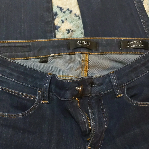 🖤SOLD🖤Guess Skinny Jeans - Picture 4 of 5